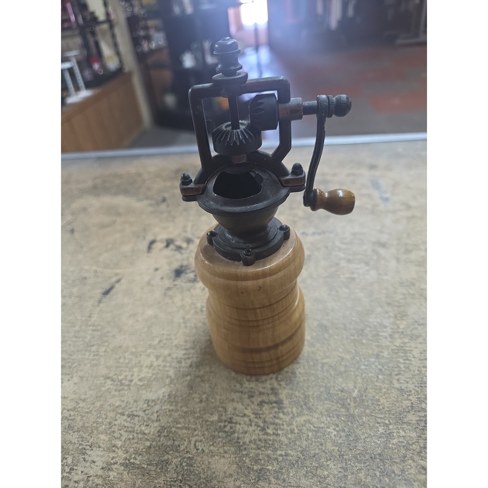 Vintage Hand Crank Pepper Grinder